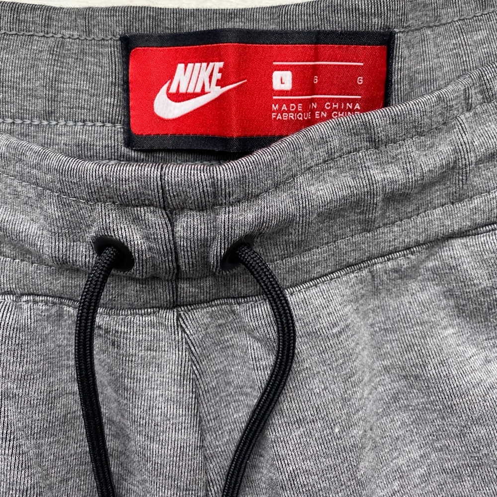 NIKE Joggers.